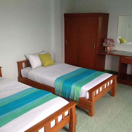 Baan Mitreejit Apartment Surat Thani Room photo