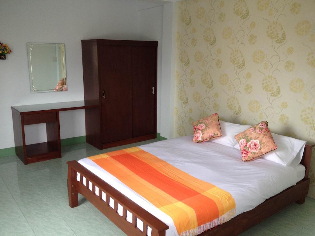 Baan Mitreejit Apartment Surat Thani Room photo