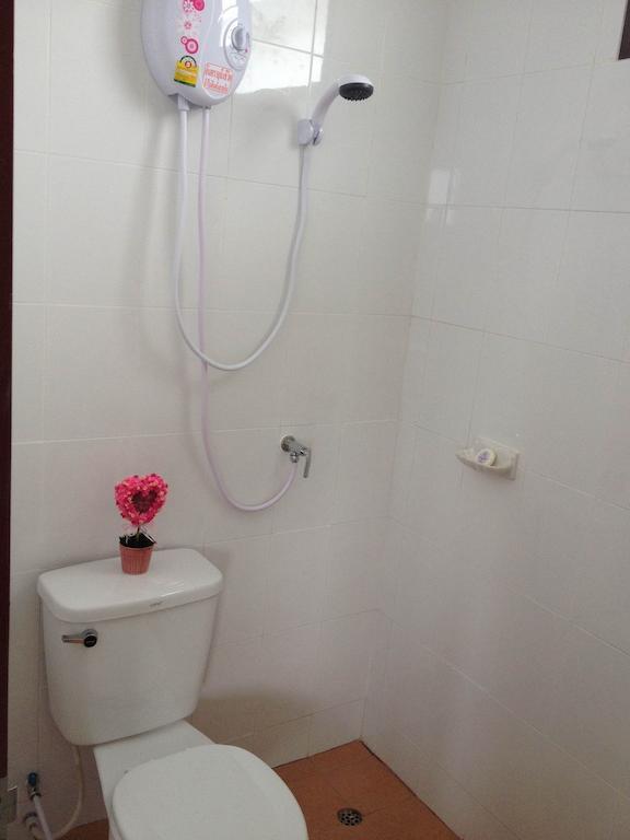 Baan Mitreejit Apartment Surat Thani Room photo